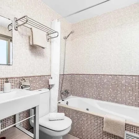 Sleeps 8 Pool Air Con Wifi Villa