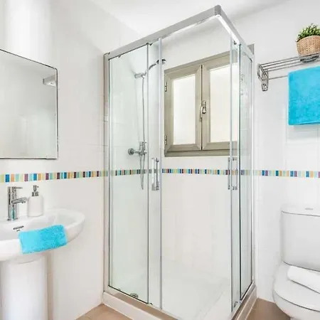 Villa Sleeps 8 Pool Air Con Wifi *