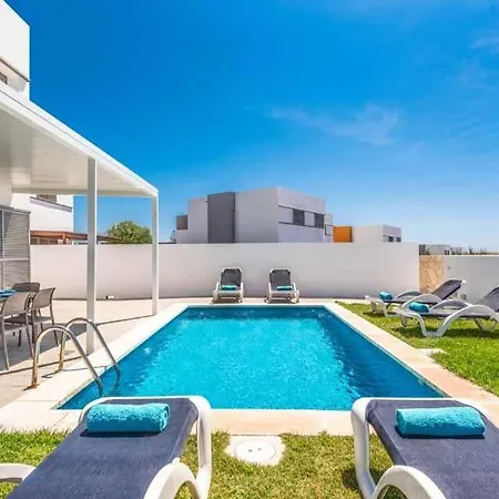Sleeps 8 Pool Air Con Wifi Cala en Bosch