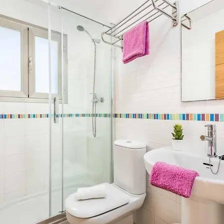 Sleeps 8 Pool Air Con Wifi Cala en Bosch