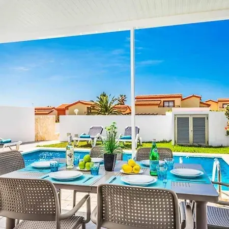 Sleeps 8 Pool Air Con Wifi